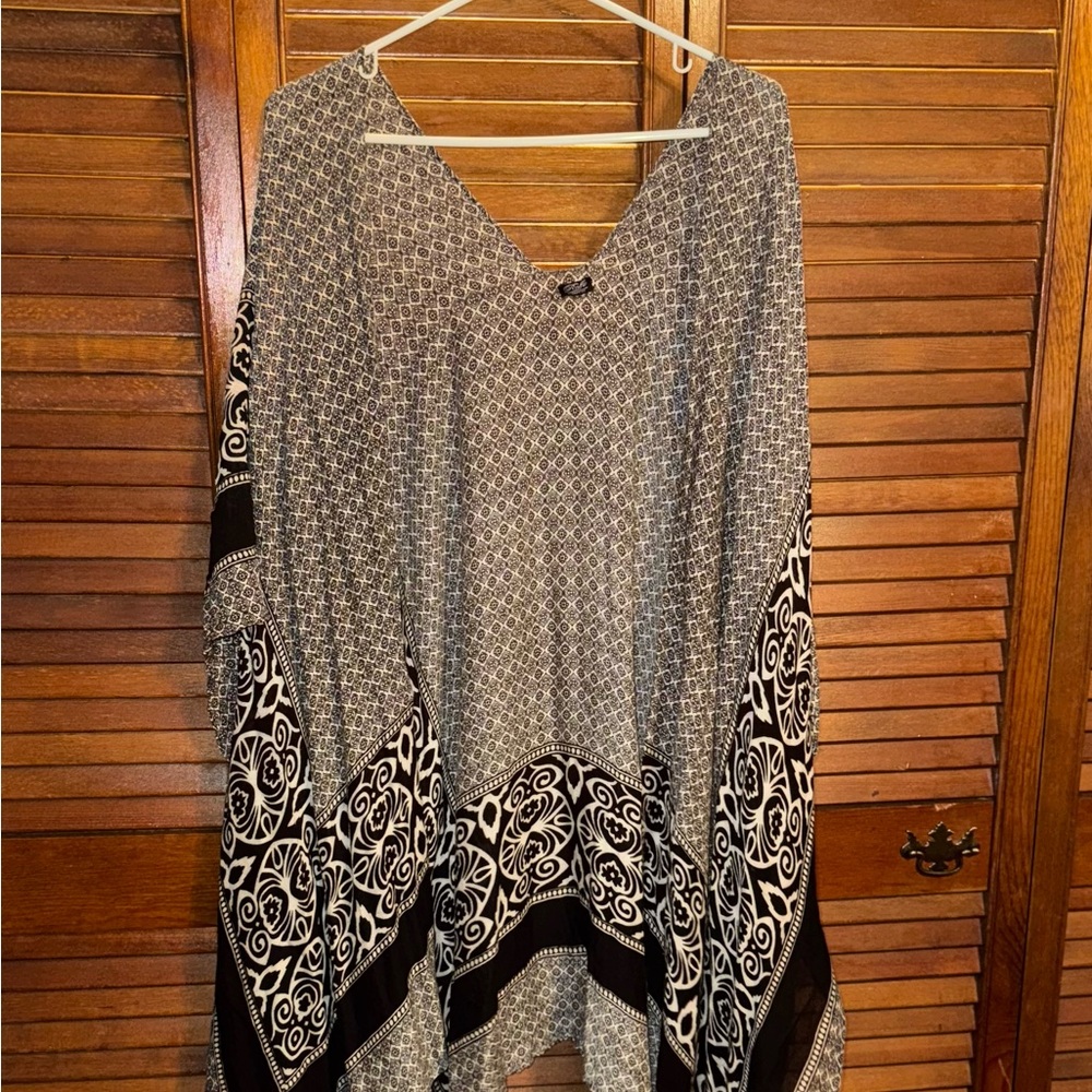 Elegant Black and White Women's Top